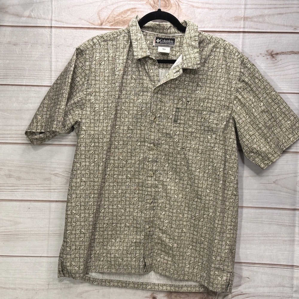 Columbia Mens Short Sleeve Button Down Shirt Olive Geometric Fish Print Medium